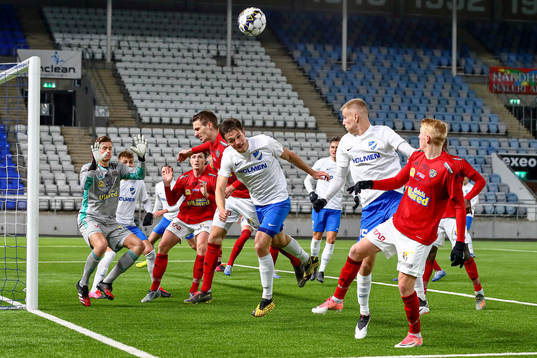 IFK Norrköpings Rasmus Stensbæk Lauritsen framför