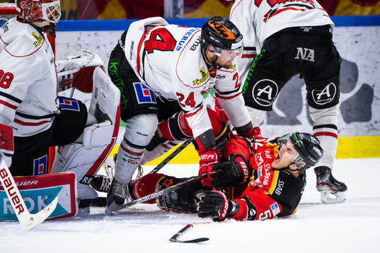 Örebros Aaron Irving och Luleås Karl Fabricius