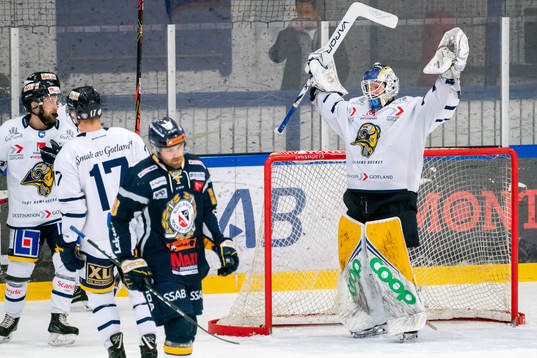 Visby/Romas målvakt Daniel Marmenlind  jublar