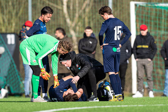 Helsingborgs Brandur Hendriksson har ont