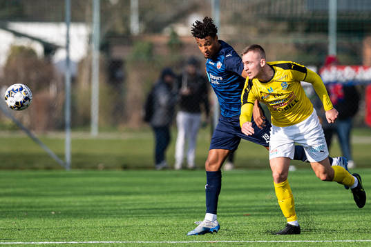 Helsingborgs Joseph Ceesay och Lunds Filip Bohman