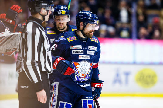 Linköpings Jonas Holös  jublar