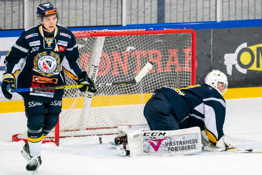 Borlänges Matej Galbavy och Borlänges målvakt Alexander