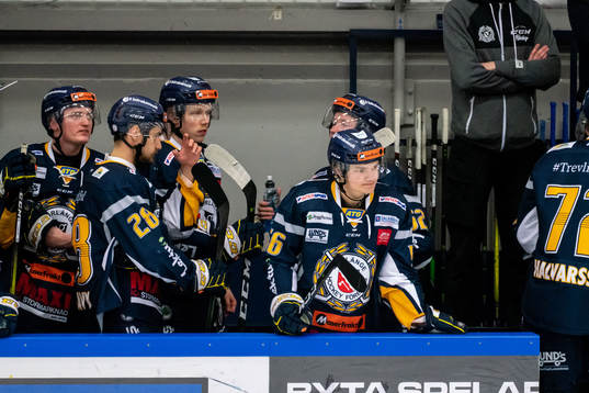 Borlänges Olle Strandell deppar i båset