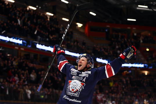 Linköpings Sebastian Karlsson jublar