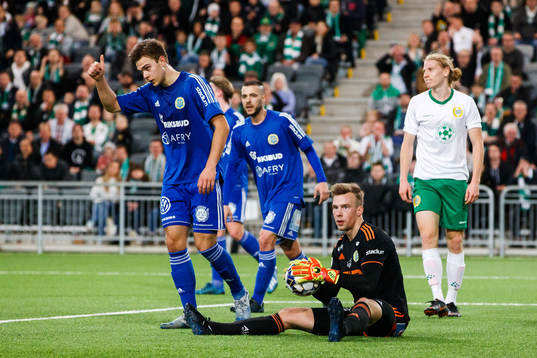 Sundsvalls målvakt Andreas Andersson räddar skott från