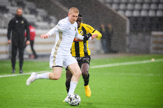 Östersunds Simon Kroon och Häckens Godswill Ekpolo