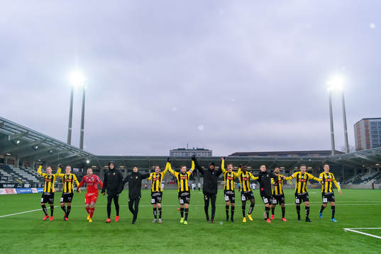 Häckens spelare tackar publiken