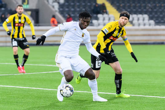 Östersunds Jordan Attah Kadiri och Häckens Rasmus Lindgren