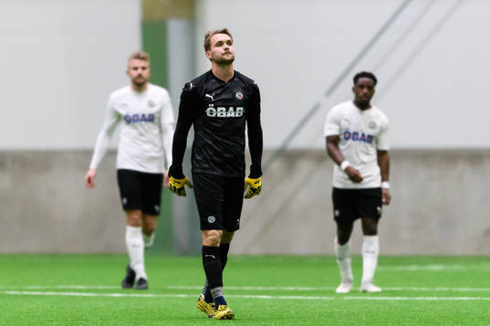 Örebros målvakt Oscar Jansson deppar