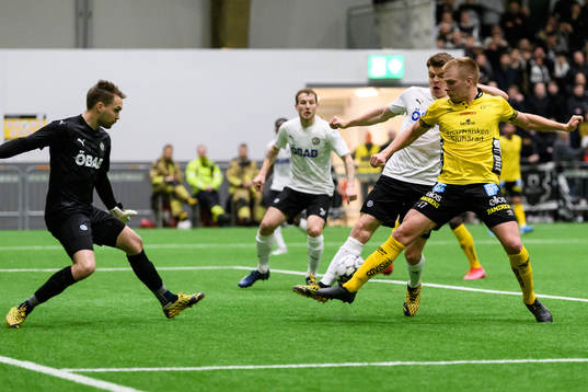 Elfsborgs Per Frick och Örebros Jake Larsson