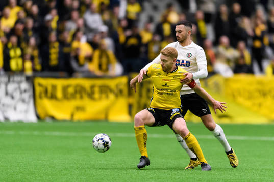 Elfsborgs Sivert Heltne Nilsen och Örebros Simon Amin