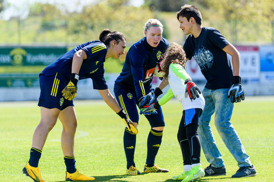 Goalkeeper Zecira Musovic, goalkeeper Hedvig Lindahl with