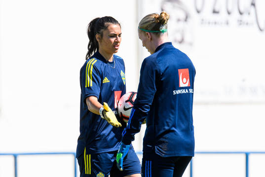 Goalkeeper Zecira Musovic and goalkeeper Hedvig Lindahl