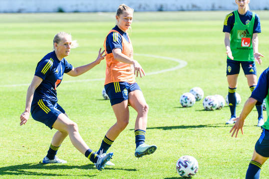 Stina Blackstenius and Fridolina Rolfö