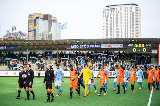 Malmö FFs och  AFC Eskilstunas spelare