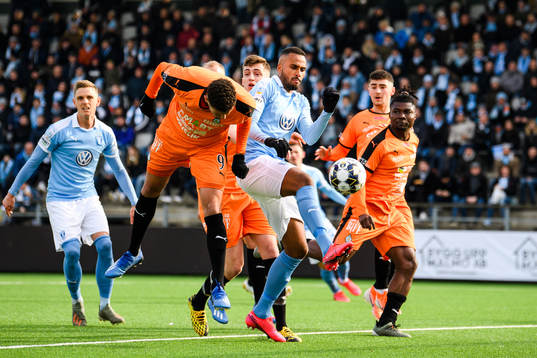 Malmö FFs Isaac Kiese Thelin och AFC Eskilstunas Karim