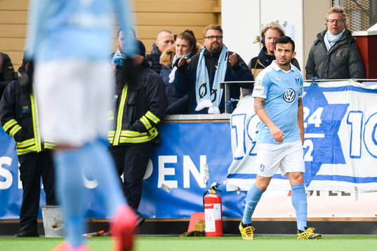 Malmö FFs Behrang Safari lämnar planen