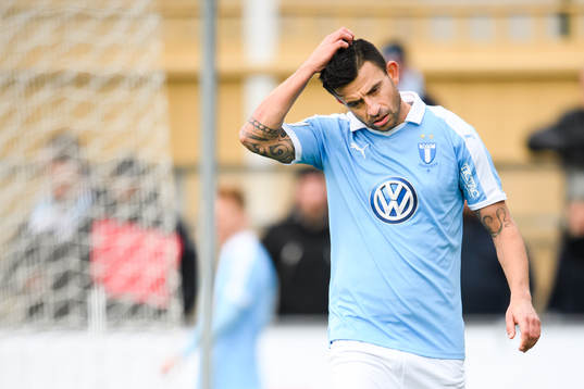 Malmö FFs Behrang Safari lämnar planen