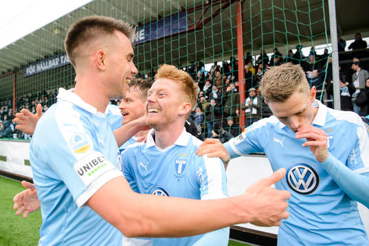 Jonas Knudsen , Anders Christiansen och Sören Rieks jublar