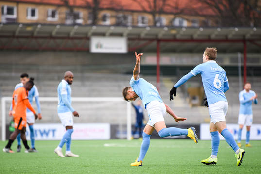 Malmö FFs Eric Larsson och Oscar Lewicki jublar
