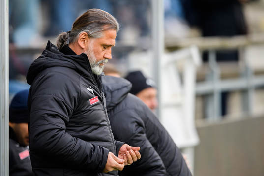 AFC Eskilstunas tränare Özcan Melkemichel ber