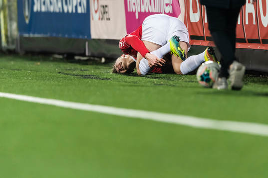 Kalmars Piotr Johansson har ont