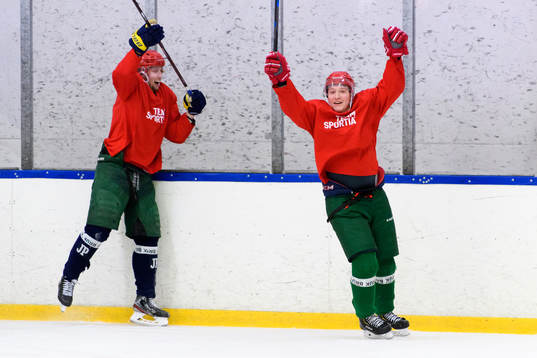 Tomas Mathisen och Jonathan Haglund jublar