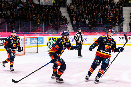 Djurgårdens Dick Axelsson och Marcus Högström jublar