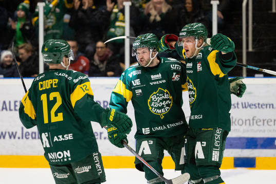 Björklövens Sebastian Selin och Olle Liss jublar