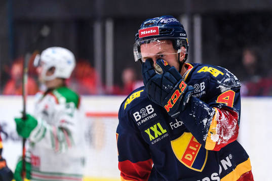 Djurgårdens Marcus Högström har ont ishockeymatchen i