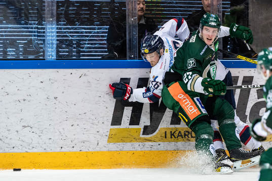 Linköpings Hampus Larsson och Färjestads Oskar Bäck