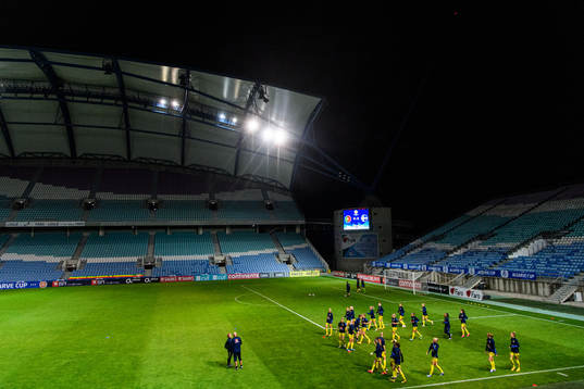 Player of Sweden warm up