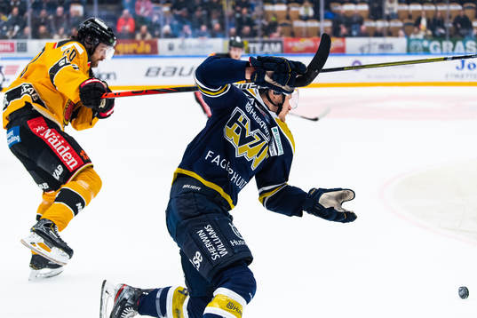 s Simon Önerud och visas ut