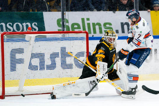 Växjös Jacob Micflikier jublar