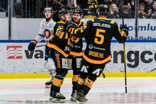 Skellefteås Toni Kallela, Darren Nowick och Philip Broberg