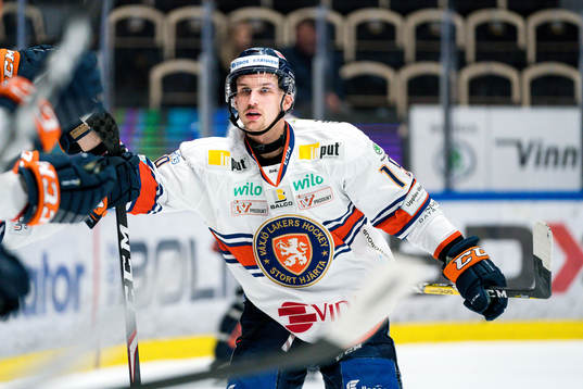 Växjös Casey Bailey jublar