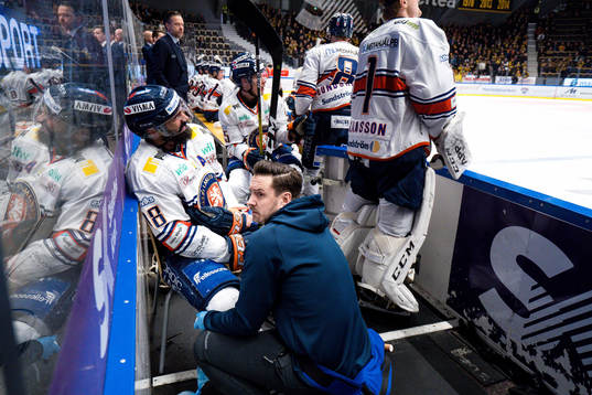 Växjös Daniel Rahimi grinar illa