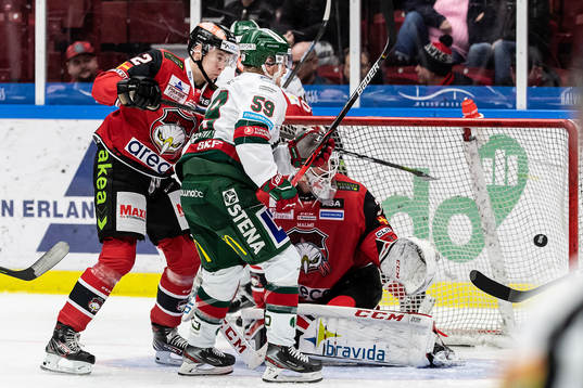 Frölundas Simon Hjalmarsson gör 0-2 bakom Malmö Redhawks