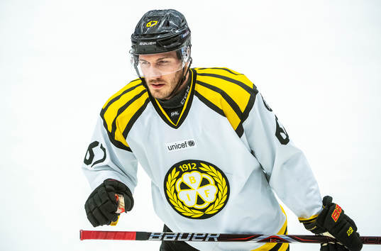 Brynäs John Persson jublar