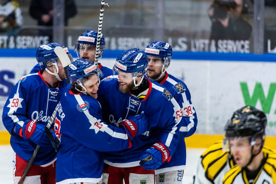 Oskarshamns Tyler Kelleher jublar