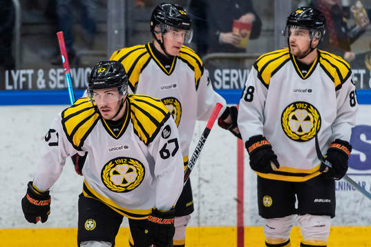 Brynäs John Persson jublar