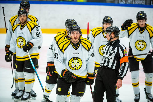 Brynäs John Persson jublar