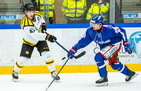 Oskarshamns Filip Karlsson och Brynäs Greg Scott