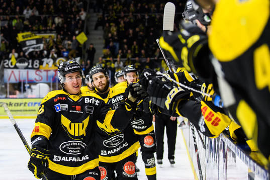 Västerås Alexander Lunsjö jublar