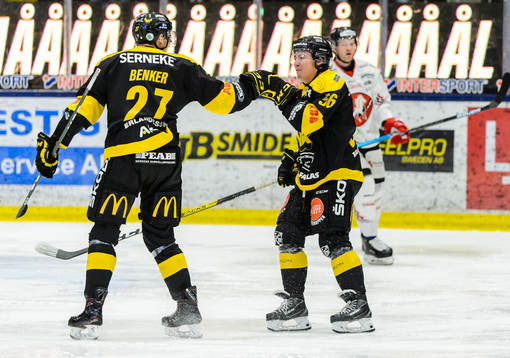Västerås Alexander Lunsjö jublar