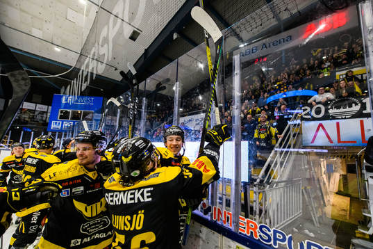 Västerås spelare jublar