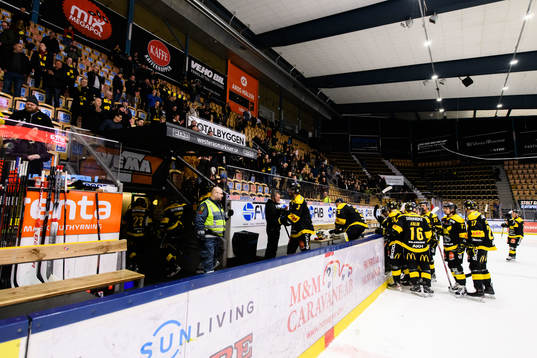 Västerås spelare jublar