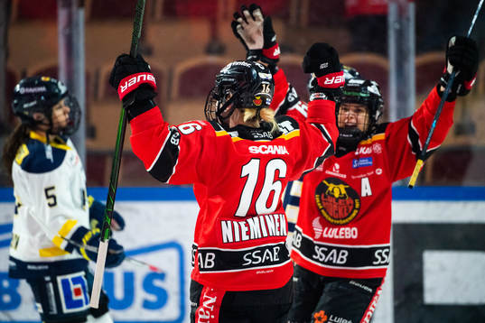 Luleås Petra Nieminen jublar