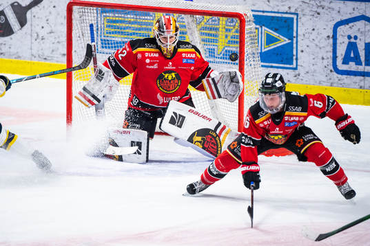 s Kaitlyn Tougas (ej i bild) gör 3-1